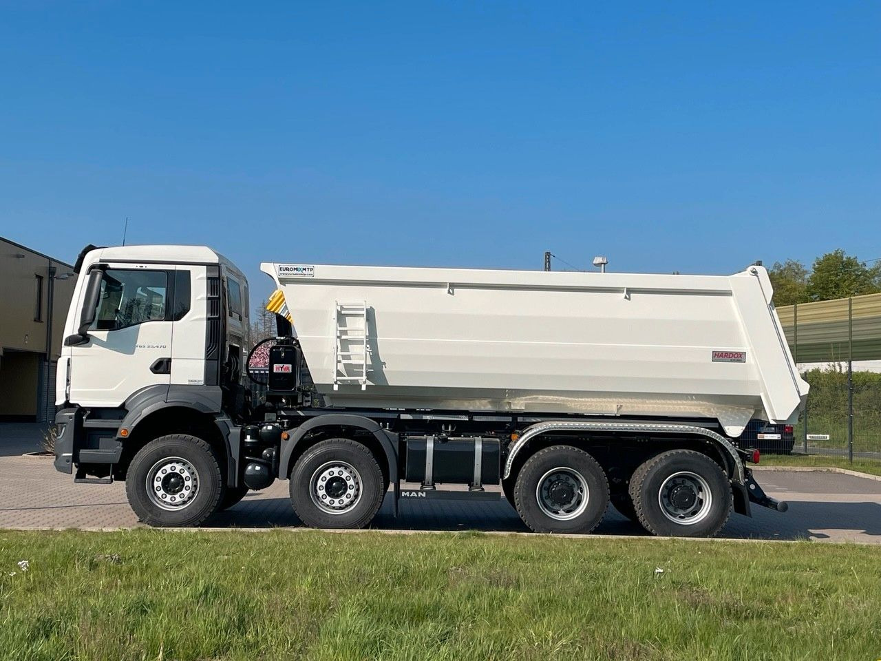 MAN TGS 35.470 BB 8X4 Mulden Kipper 10X Vorhanden - Kravas automašīna pašizgāzējs: foto 5 MAN TGS 35.470 BB 8X4 Mulden Kipper 10X Vorhanden - Kravas automašīna pašizgāzējs: foto 5