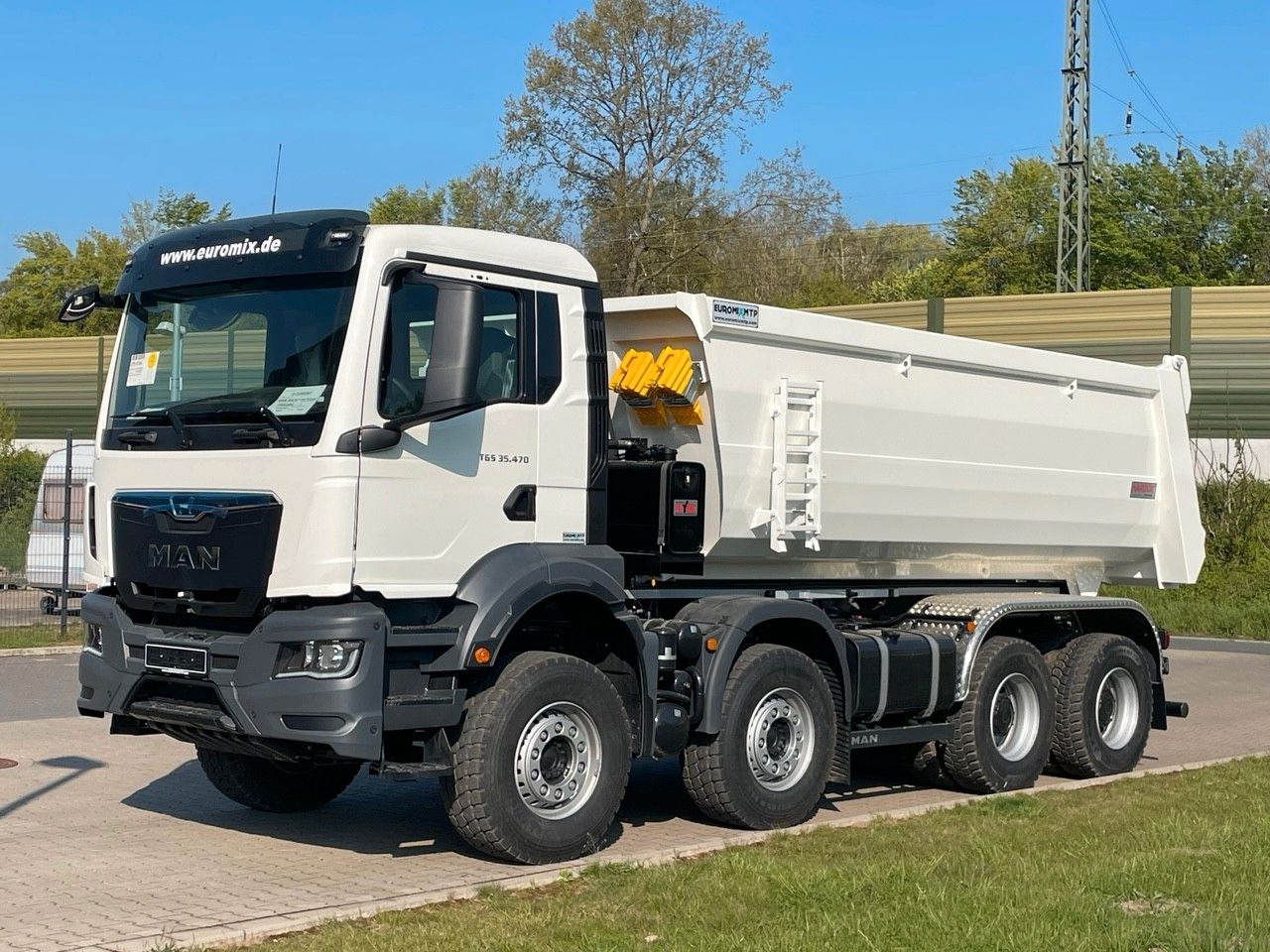MAN TGS 35.470 BB 8X4 Mulden Kipper 10X Vorhanden - Kravas automašīna pašizgāzējs: foto 3 MAN TGS 35.470 BB 8X4 Mulden Kipper 10X Vorhanden - Kravas automašīna pašizgāzējs: foto 3
