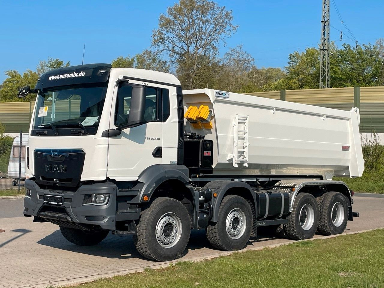 MAN TGS 35.470 BB 8X4 Mulden Kipper 10X Vorhanden - Kravas automašīna pašizgāzējs: foto 1 MAN TGS 35.470 BB 8X4 Mulden Kipper 10X Vorhanden - Kravas automašīna pašizgāzējs: foto 1