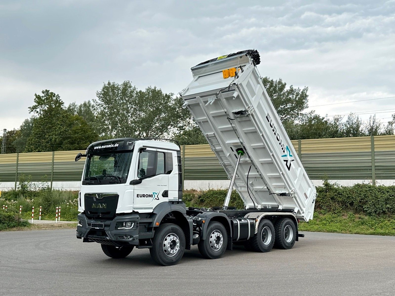 MAN TGS 35.480 8x4 EuromixMTP 3-Seiten-Kipper - Kravas automašīna pašizgāzējs: foto 4 MAN TGS 35.480 8x4 EuromixMTP 3-Seiten-Kipper - Kravas automašīna pašizgāzējs: foto 4