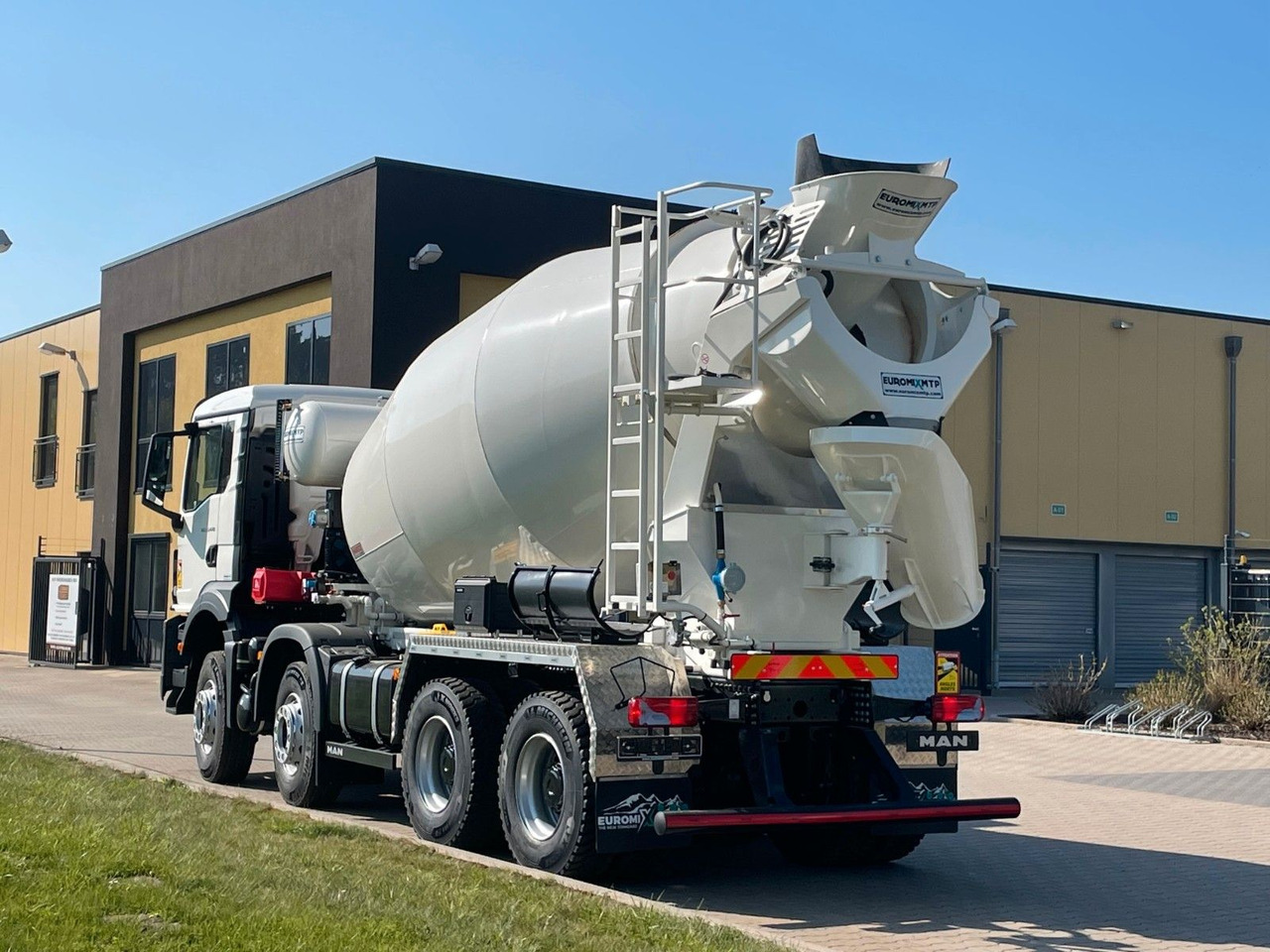 MAN TGS 35.520 8x4 /Euro6e EuromixMTP EM 10 L - Betonvedējs: foto 5 MAN TGS 35.520 8x4 /Euro6e EuromixMTP EM 10 L - Betonvedējs: foto 5