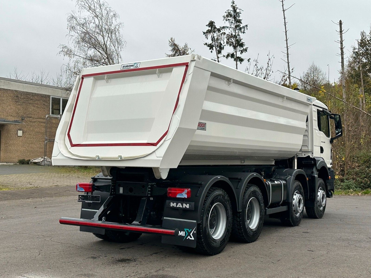 MAN TGS 41.400 8x4 / EUROMIX MTP 20m³/ EURO2 Kipper - Kravas automašīna pašizgāzējs: foto 4 MAN TGS 41.400 8x4 / EUROMIX MTP 20m³/ EURO2 Kipper - Kravas automašīna pašizgāzējs: foto 4