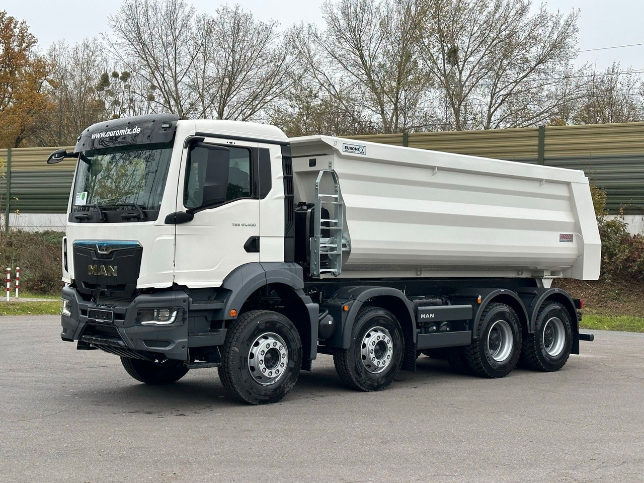 MAN TGS 41.400 8x4 / EUROMIX MTP 20m³/ EURO2 Kipper - Kravas automašīna pašizgāzējs: foto 1 MAN TGS 41.400 8x4 / EUROMIX MTP 20m³/ EURO2 Kipper - Kravas automašīna pašizgāzējs: foto 1