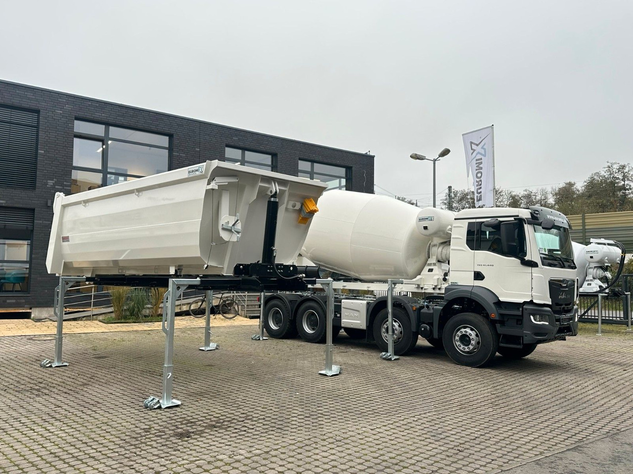 MAN TGS 41.480 8x4 WECHSELSYSTEM KIPPER+MISCHER - Betonvedējs, Pašizgāzēju virsbūve: foto 3 MAN TGS 41.480 8x4 WECHSELSYSTEM KIPPER+MISCHER - Betonvedējs, Pašizgāzēju virsbūve: foto 3