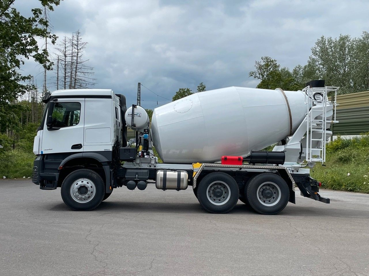 Mercedes-Benz 3348 6X4 Arcos 5 EuromixMTP EM 9 R - Betonvedējs: foto 3 Mercedes-Benz 3348 6X4 Arcos 5 EuromixMTP EM 9 R - Betonvedējs: foto 3