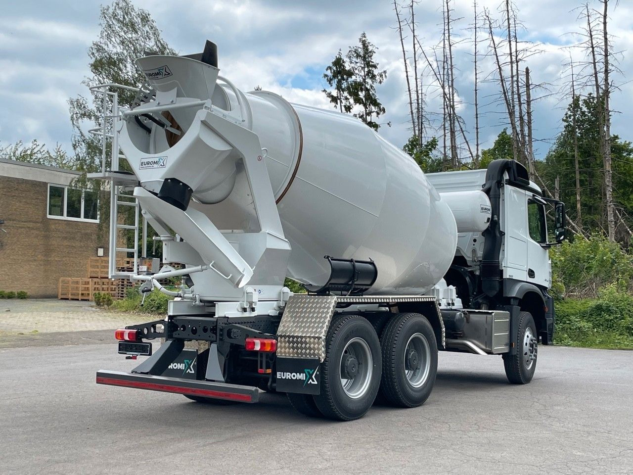 Mercedes-Benz 3348 6X4 Arcos 5 EuromixMTP EM 9 R - Betonvedējs: foto 5 Mercedes-Benz 3348 6X4 Arcos 5 EuromixMTP EM 9 R - Betonvedējs: foto 5