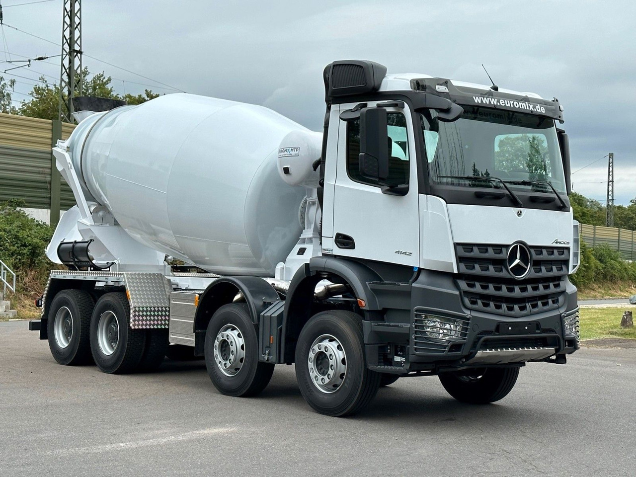 Betonvedējs Mercedes-Benz AROCS 5  4142 B 8X4 Euro 3 EuromixMTP EM 10: foto 9