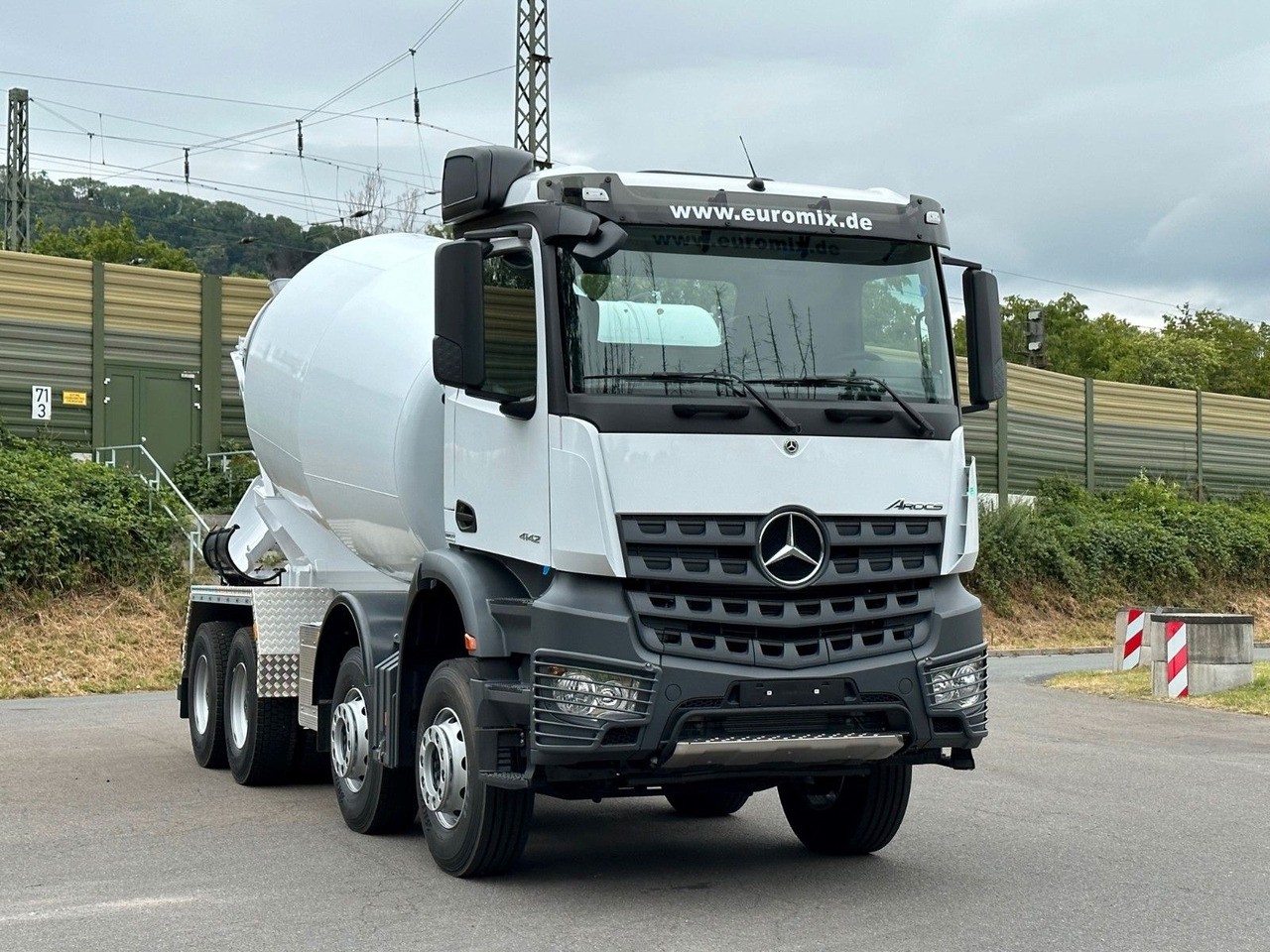 Betonvedējs Mercedes-Benz AROCS 5  4142 B 8X4 Euro 3 EuromixMTP EM 10: foto 10