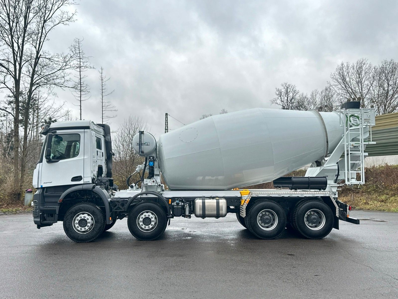 Mercedes-Benz AROCS 5 4242 8x4 Euro5 EuromixMTP EM 12m R - Betonvedējs: foto 4 Mercedes-Benz AROCS 5 4242 8x4 Euro5 EuromixMTP EM 12m R - Betonvedējs: foto 4