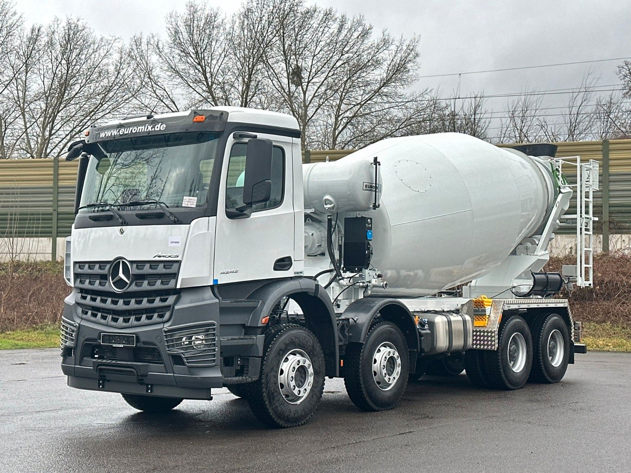 Mercedes-Benz AROCS 5 4242 8x4 Euro5 EuromixMTP EM 12m R - Betonvedējs: foto 1 Mercedes-Benz AROCS 5 4242 8x4 Euro5 EuromixMTP EM 12m R - Betonvedējs: foto 1
