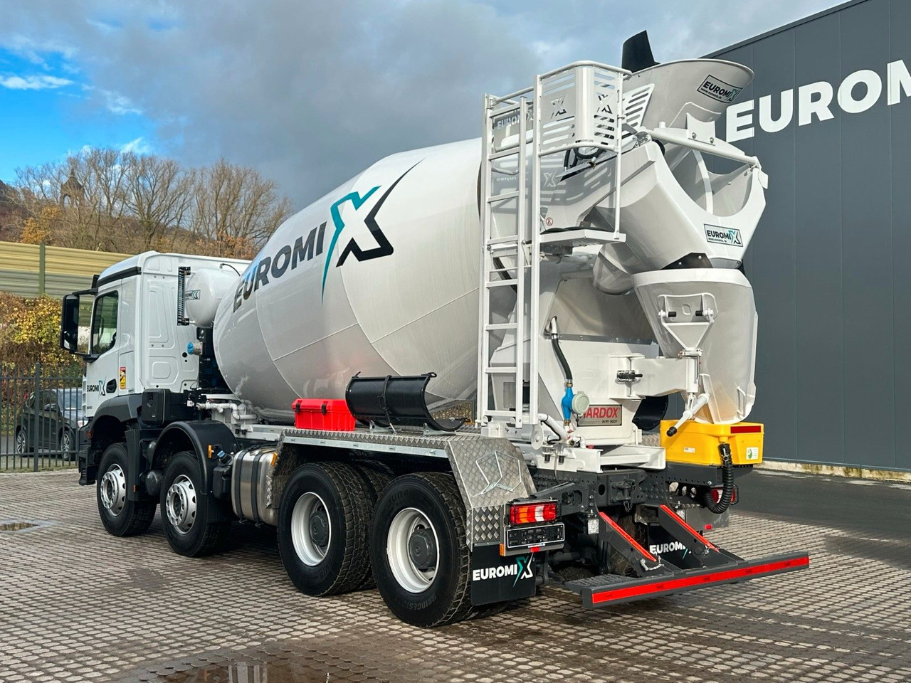 Mercedes-Benz Arocs 5 3540 8x4 EURO 6e EuromixMTP EM 9 L - Betonvedējs: foto 4 Mercedes-Benz Arocs 5 3540 8x4 EURO 6e EuromixMTP EM 9 L - Betonvedējs: foto 4