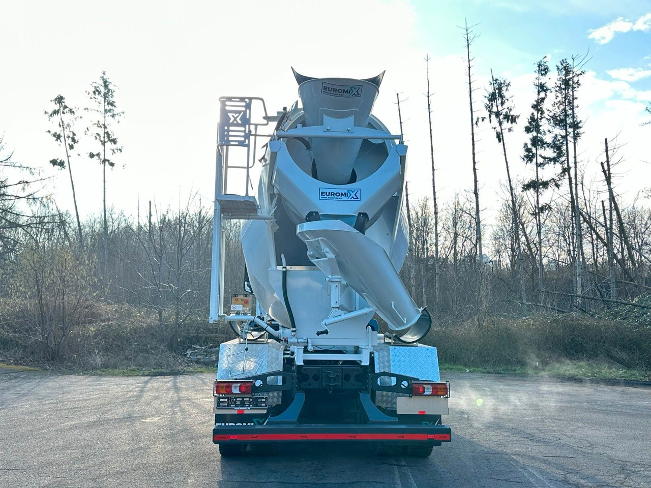 Mercedes-Benz Arocs 5 3743 8X4 / Euro6e EuromixMTP EM 10 L - Betonvedējs: foto 5 Mercedes-Benz Arocs 5 3743 8X4 / Euro6e EuromixMTP EM 10 L - Betonvedējs: foto 5