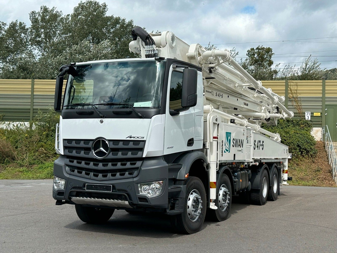 Mercedes-Benz Arocs 5 4142 8x4 SWAN TSP 47-5 160RZ ( 47m ) - Betonvedējs: foto 2 Mercedes-Benz Arocs 5 4142 8x4 SWAN TSP 47-5 160RZ ( 47m ) - Betonvedējs: foto 2