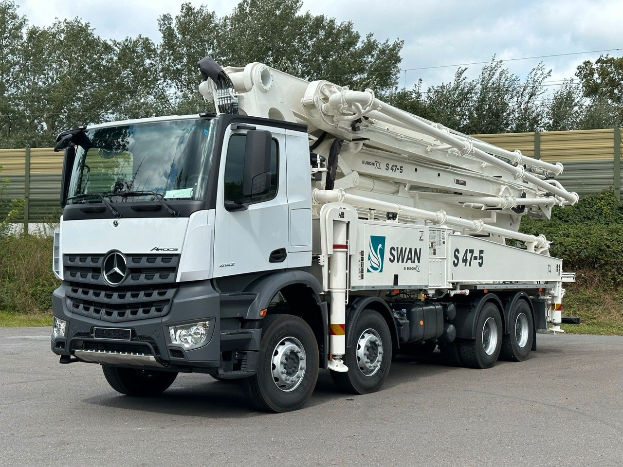 Mercedes-Benz Arocs 5 4142 8x4 SWAN TSP 47-5 160RZ ( 47m ) - Betonvedējs: foto 3 Mercedes-Benz Arocs 5 4142 8x4 SWAN TSP 47-5 160RZ ( 47m ) - Betonvedējs: foto 3