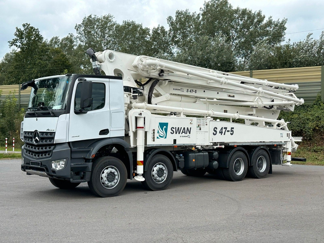 Mercedes-Benz Arocs 5 4142 8x4 SWAN TSP 47-5 160RZ ( 47m ) - Betonvedējs: foto 4 Mercedes-Benz Arocs 5 4142 8x4 SWAN TSP 47-5 160RZ ( 47m ) - Betonvedējs: foto 4