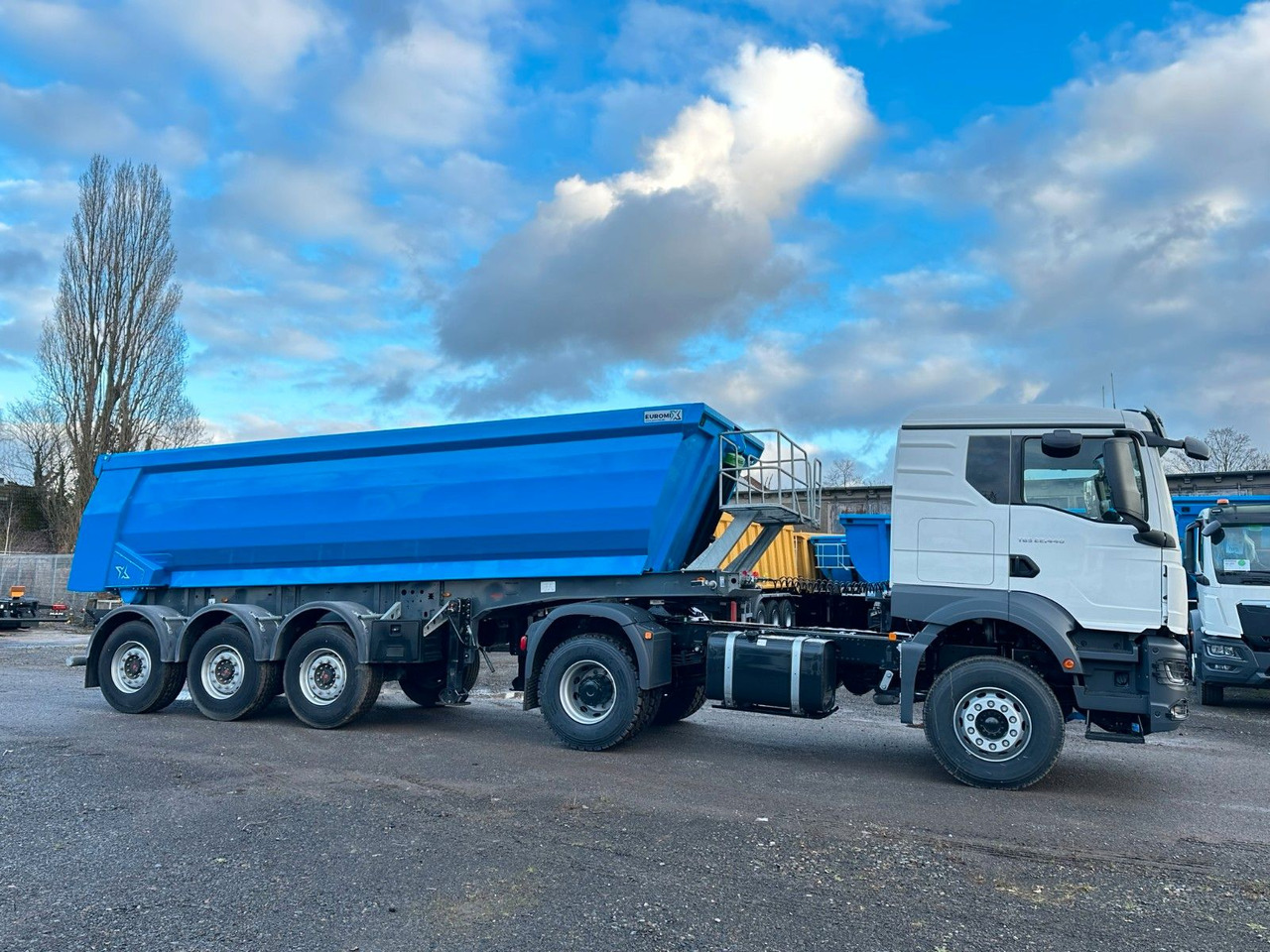 MAN TGS 22.440 4x2 Euro 2 EuromixMTP Kipper 27m³ MAN TGS 22.440 4x2 Euro 2 EuromixMTP Kipper 27m³ - Vilcējs: foto 3 MAN TGS 22.440 4x2 Euro 2 EuromixMTP Kipper 27m³ MAN TGS 22.440 4x2 Euro 2 EuromixMTP Kipper 27m³ - Vilcējs: foto 3
