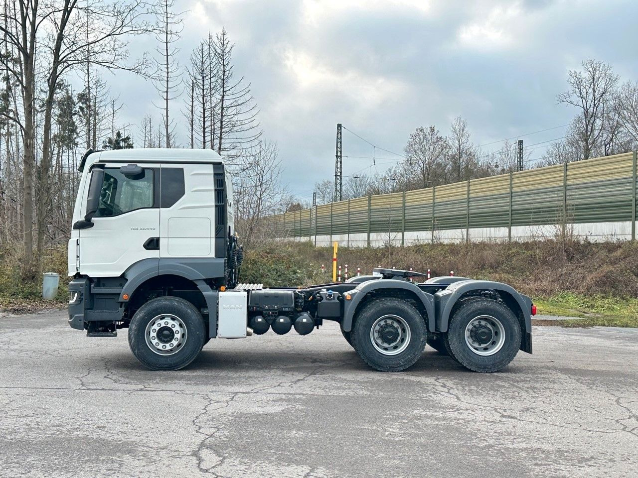 MAN TGS 33.440 BBS 6X4 EUROMIX MTP Kipper-Auflieger - Vilcējs: foto 2 MAN TGS 33.440 BBS 6X4 EUROMIX MTP Kipper-Auflieger - Vilcējs: foto 2