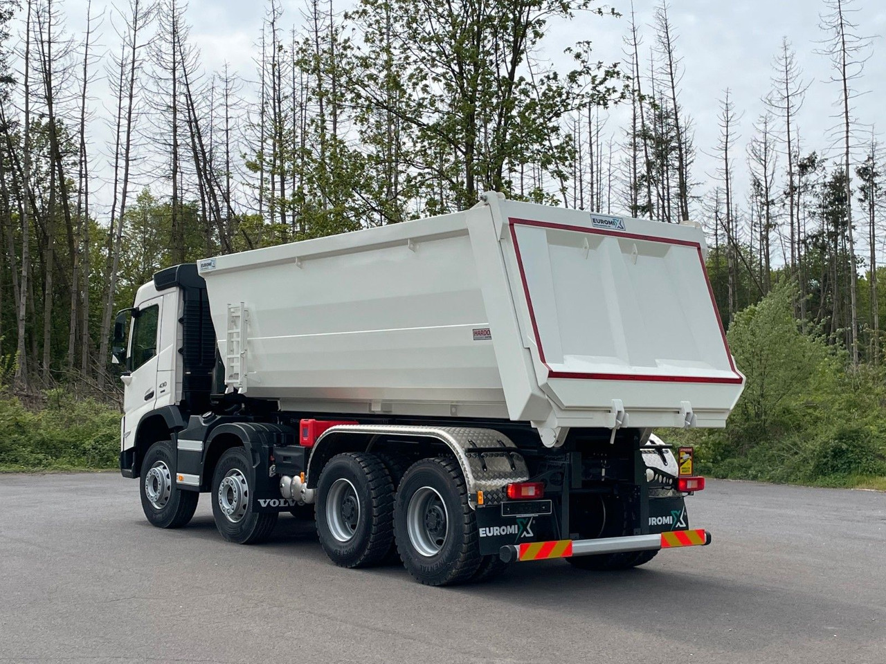 Volvo FMX 460 8x4 EuromixMTP EMK 20m³ Mulden Kipper - Kravas automašīna pašizgāzējs: foto 4 Volvo FMX 460 8x4 EuromixMTP EMK 20m³ Mulden Kipper - Kravas automašīna pašizgāzējs: foto 4