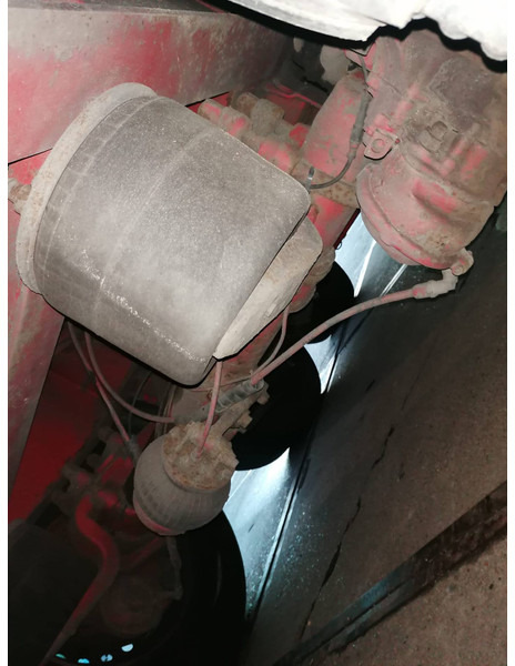 Curtain semi-trailer with used aboveground 2700 &4850L tanks Gas, Gaz, LPG, GPL, Propane, Butane tank ID 8.370 - Puspiekabe cisterna: foto 4 Curtain semi-trailer with used aboveground 2700 &4850L tanks Gas, Gaz, LPG, GPL, Propane, Butane tank ID 8.370 - Puspiekabe cisterna: foto 4