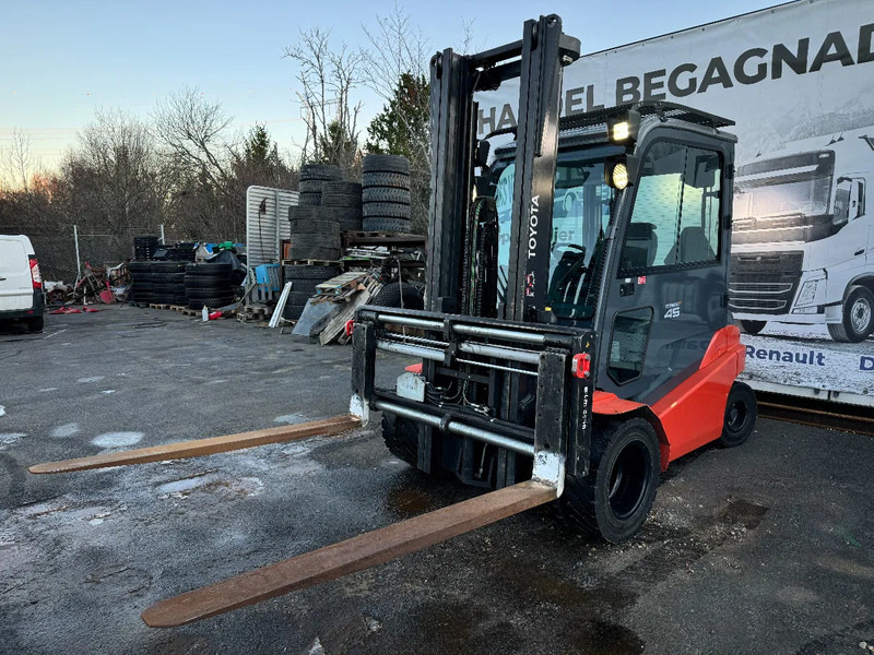 Toyota 8FBMT45 Electric, 3.600h, 2015 - Elektroiekrāvējs: foto 3 Toyota 8FBMT45 Electric, 3.600h, 2015 - Elektroiekrāvējs: foto 3