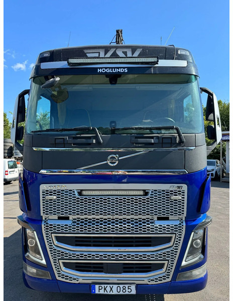 Volvo FH 6x4, Timber-truck + Jonsered 1080, 2017 - Kokvedējs, Kravas auto ar manipulatoru: foto 2 Volvo FH 6x4, Timber-truck + Jonsered 1080, 2017 - Kokvedējs, Kravas auto ar manipulatoru: foto 2