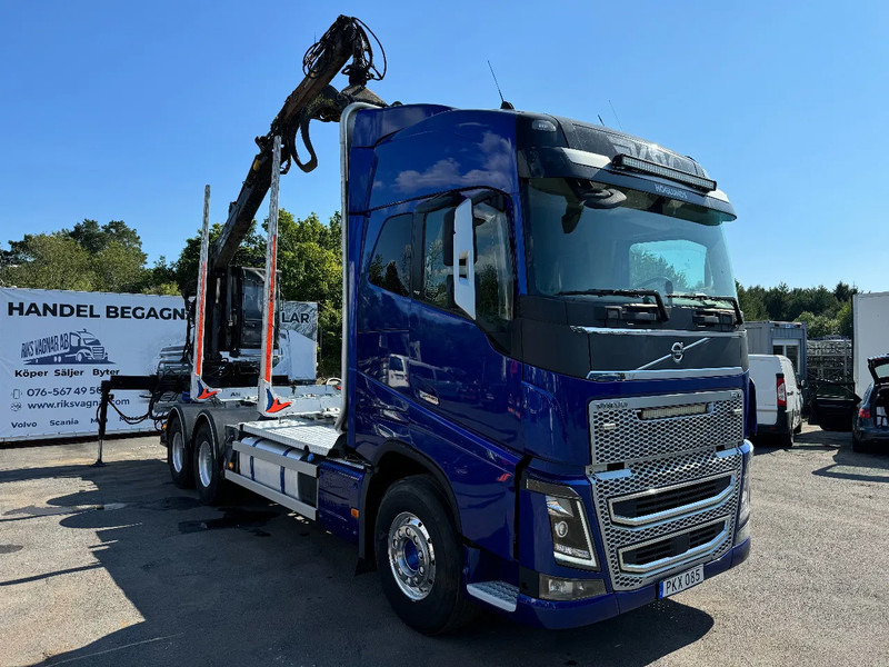 Volvo FH 6x4, Timber-truck + Jonsered 1080, 2017 - Kokvedējs, Kravas auto ar manipulatoru: foto 1 Volvo FH 6x4, Timber-truck + Jonsered 1080, 2017 - Kokvedējs, Kravas auto ar manipulatoru: foto 1