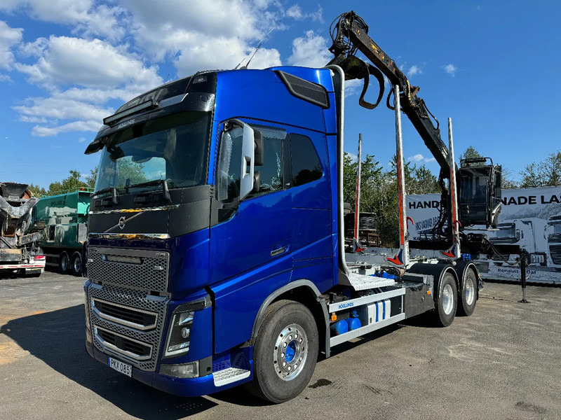 Volvo FH 6x4, Timber-truck + Jonsered 1080, 2017 - Kokvedējs, Kravas auto ar manipulatoru: foto 3 Volvo FH 6x4, Timber-truck + Jonsered 1080, 2017 - Kokvedējs, Kravas auto ar manipulatoru: foto 3