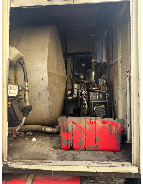 Scania P94-300 **BURTEC BITUM SPRAYER-BELGIAN TRUCK** - Kravas automašīna: foto 5 Scania P94-300 **BURTEC BITUM SPRAYER-BELGIAN TRUCK** - Kravas automašīna: foto 5