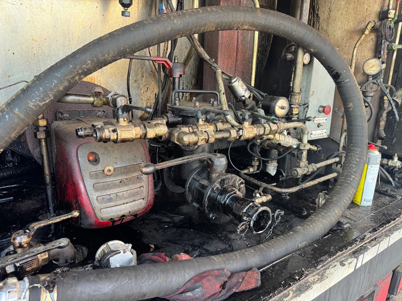 Kravas automašīna pārvadāšana bitumena Scania P94-300 **BURTEC BITUM SPRAYER-BELGIAN TRUCK**: foto 15 Kravas automašīna pārvadāšana bitumena Scania P94-300 **BURTEC BITUM SPRAYER-BELGIAN TRUCK**: foto 15