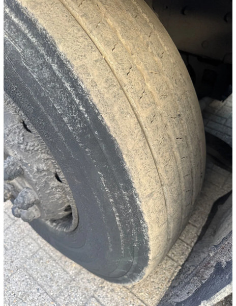 Kravas automašīna pārvadāšana bitumena Scania P94-300 **BURTEC BITUM SPRAYER-BELGIAN TRUCK**: foto 11 Kravas automašīna pārvadāšana bitumena Scania P94-300 **BURTEC BITUM SPRAYER-BELGIAN TRUCK**: foto 11