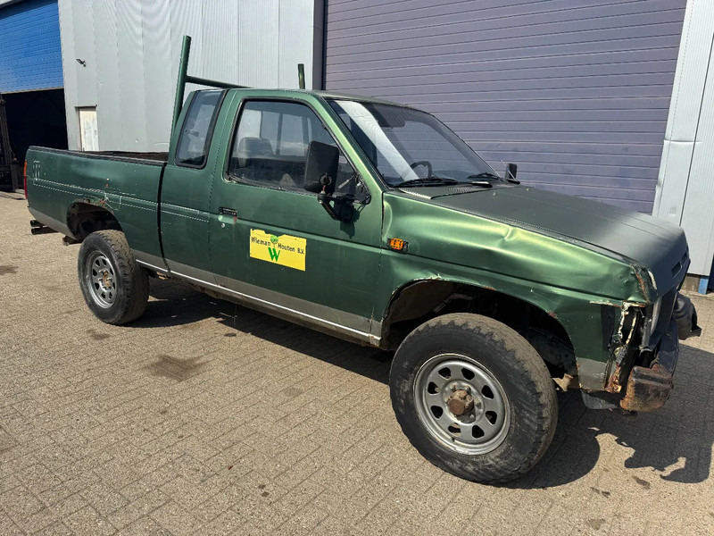 Nissan King-cab **DIESEL-4X4** - Vieglā automašīna: foto 1 Nissan King-cab **DIESEL-4X4** - Vieglā automašīna: foto 1