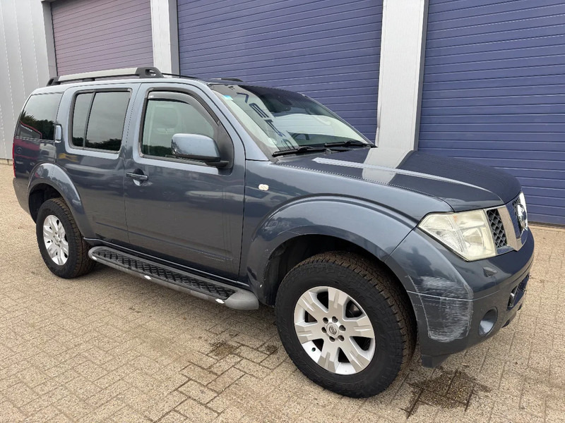 Nissan Pathfinder **2,5D-AIRCO-BELGIAN CAR** - Vieglā automašīna: foto 3 Nissan Pathfinder **2,5D-AIRCO-BELGIAN CAR** - Vieglā automašīna: foto 3