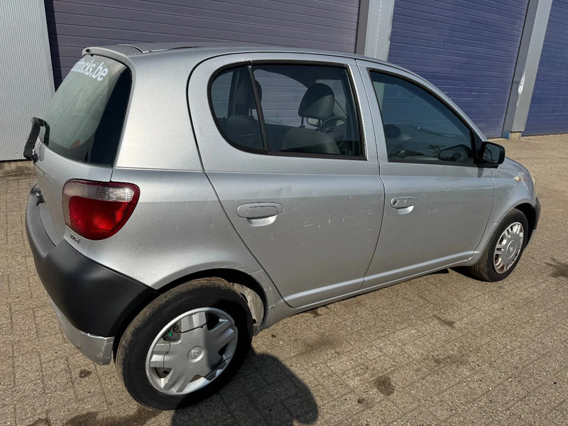 Toyota Yaris **PETROL-AIRCO** - Hečbeks: foto 4 Toyota Yaris **PETROL-AIRCO** - Hečbeks: foto 4