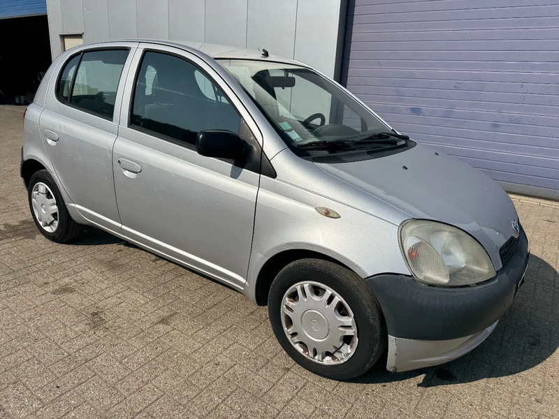 Toyota Yaris **PETROL-AIRCO** - Hečbeks: foto 3 Toyota Yaris **PETROL-AIRCO** - Hečbeks: foto 3