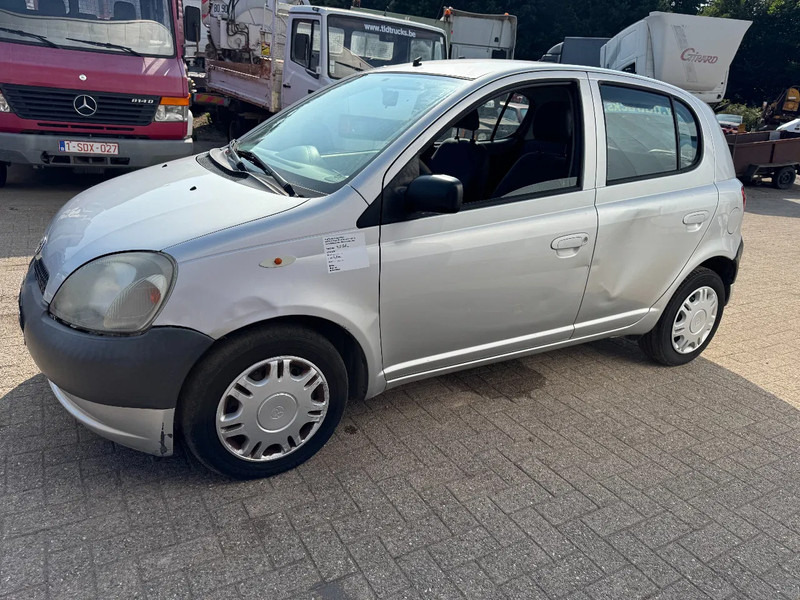 Toyota Yaris **PETROL-AIRCO** - Hečbeks: foto 1 Toyota Yaris **PETROL-AIRCO** - Hečbeks: foto 1