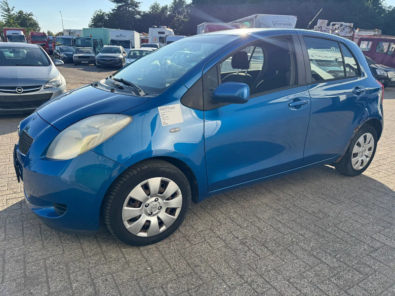 Toyota Yaris **PETROL-ESSENCE-AC** - Hečbeks: foto 1 Toyota Yaris **PETROL-ESSENCE-AC** - Hečbeks: foto 1