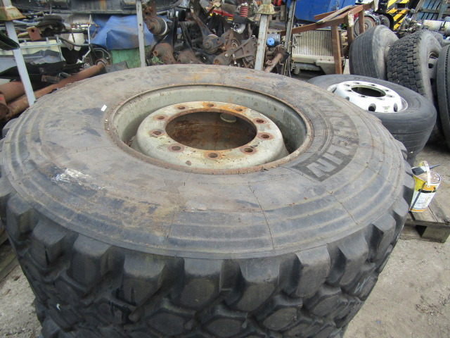 445/65/22.5 TRACK GRIP MICHELIN (2) EX SCAMMEL 6X6 COMPLETE WITH RIMS - Riepa - Kravas automašīna: foto 2 445/65/22.5 TRACK GRIP MICHELIN (2) EX SCAMMEL 6X6 COMPLETE WITH RIMS - Riepa - Kravas automašīna: foto 2