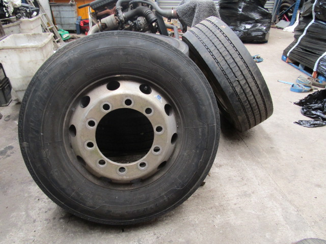 ALCOA 315/70/22.5 WHEELS AND TYRES FITTED MICHELIN FRONT STEER TYRES (2018 13/14mm TREAD, 32mm STUD HOLE) - Riepa - Kravas automašīna: foto 1 ALCOA 315/70/22.5 WHEELS AND TYRES FITTED MICHELIN FRONT STEER TYRES (2018 13/14mm TREAD, 32mm STUD HOLE) - Riepa - Kravas automašīna: foto 1