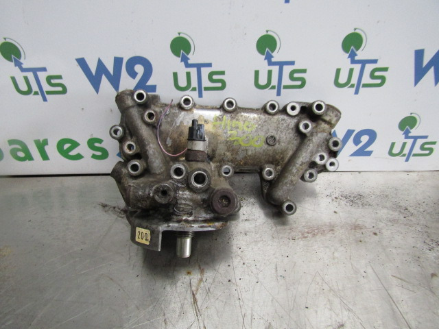 HINO 300 SERIES OIL FILTER / COOLER HOUSING - Dzinējs un rezerves daļas - Kravas automašīna: foto 1 HINO 300 SERIES OIL FILTER / COOLER HOUSING - Dzinējs un rezerves daļas - Kravas automašīna: foto 1