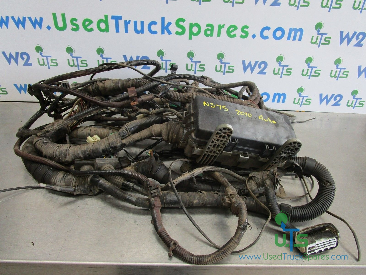 ISUZU N75 190 (4JJ1) COMPLETE WIRING HARNESS - Dzinējs un rezerves daļas - Kravas automašīna: foto 1 ISUZU N75 190 (4JJ1) COMPLETE WIRING HARNESS - Dzinējs un rezerves daļas - Kravas automašīna: foto 1