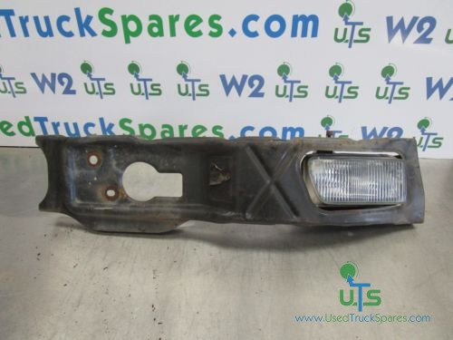 ISUZU N75 190 BUMPER / FOG LIGHT BRACKET – DRIVERS SIDE - Kabīne un interjers - Kravas automašīna: foto 1 ISUZU N75 190 BUMPER / FOG LIGHT BRACKET – DRIVERS SIDE - Kabīne un interjers - Kravas automašīna: foto 1