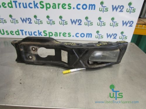 ISUZU N75 190 BUMPER / FOG LIGHT + BRACKET – PASSENGER SIDE - Kabīne un interjers - Kravas automašīna: foto 1 ISUZU N75 190 BUMPER / FOG LIGHT + BRACKET – PASSENGER SIDE - Kabīne un interjers - Kravas automašīna: foto 1