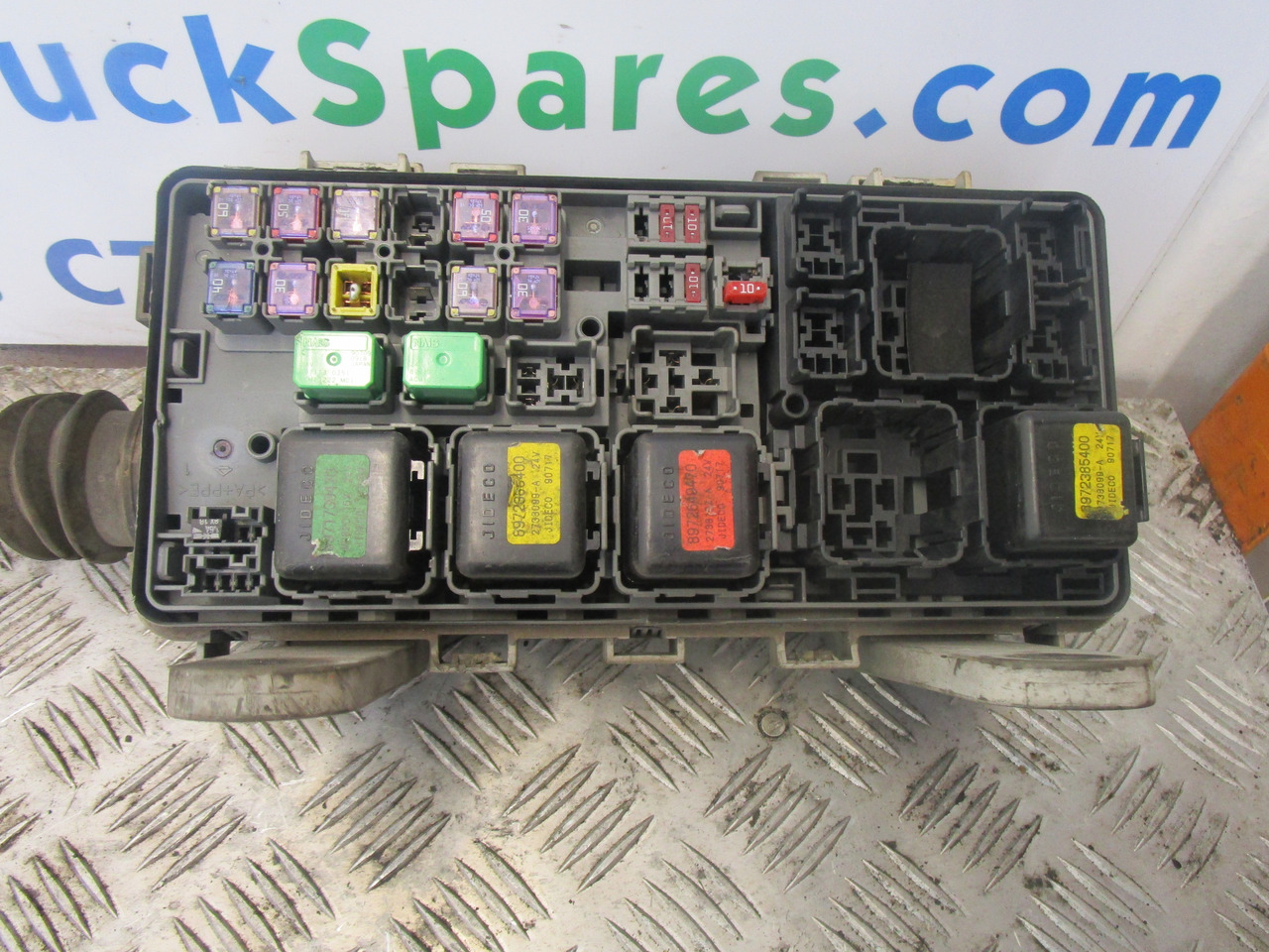 ISUZU N75 4HK1 FUSE BOARD/RELAYS (OUTER) - Kabīne un interjers - Kravas automašīna: foto 1 ISUZU N75 4HK1 FUSE BOARD/RELAYS (OUTER) - Kabīne un interjers - Kravas automašīna: foto 1