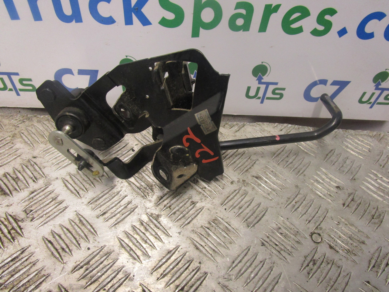 ISUZU N75 4HK1 THROTTLE PEDAL COMPLETE - Kabīne un interjers - Kravas automašīna: foto 1 ISUZU N75 4HK1 THROTTLE PEDAL COMPLETE - Kabīne un interjers - Kravas automašīna: foto 1