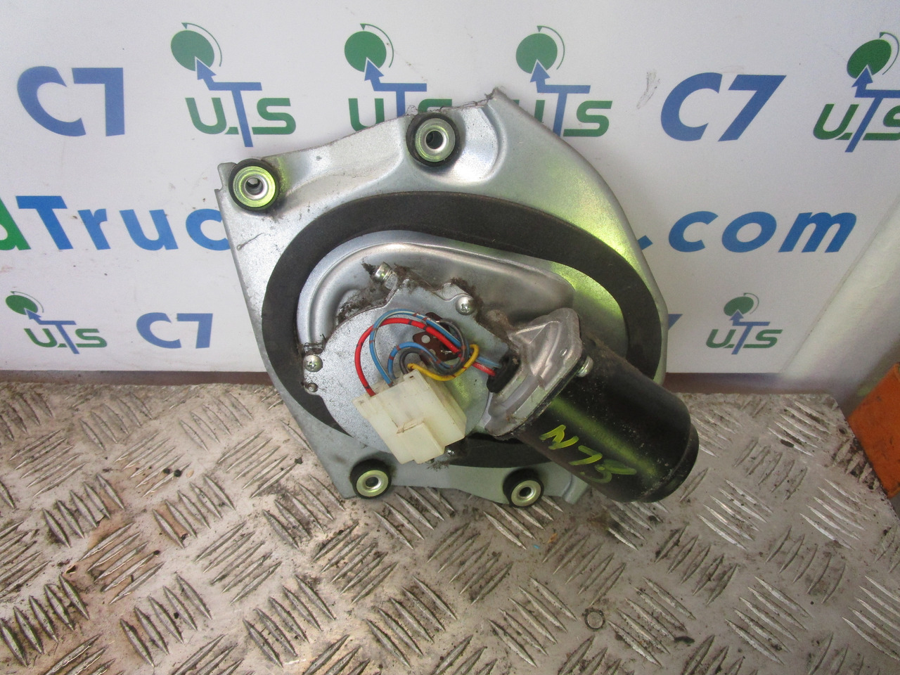 ISUZU N75 4HK1 WIPER MOTOR - Kabīne un interjers - Kravas automašīna: foto 1 ISUZU N75 4HK1 WIPER MOTOR - Kabīne un interjers - Kravas automašīna: foto 1