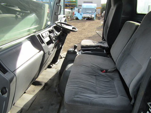 ISUZU N75 CAB (2010) - Kabīne - Kravas automašīna: foto 5 ISUZU N75 CAB (2010) - Kabīne - Kravas automašīna: foto 5