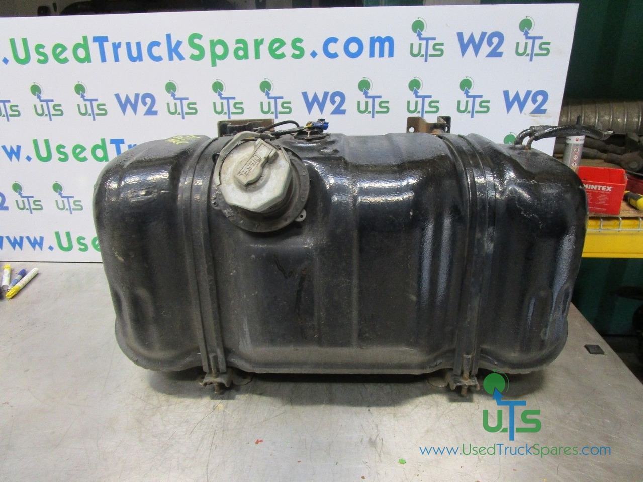 ISUZU NKR FUEL TANK COMPLETE - Degvielas tvertne - Kravas automašīna: foto 1 ISUZU NKR FUEL TANK COMPLETE - Degvielas tvertne - Kravas automašīna: foto 1