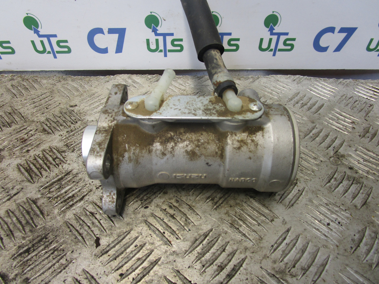 ISUZU NQR BRAKE MASTER CYLINDER - Bremžu daļas - Kravas automašīna: foto 1 ISUZU NQR BRAKE MASTER CYLINDER - Bremžu daļas - Kravas automašīna: foto 1
