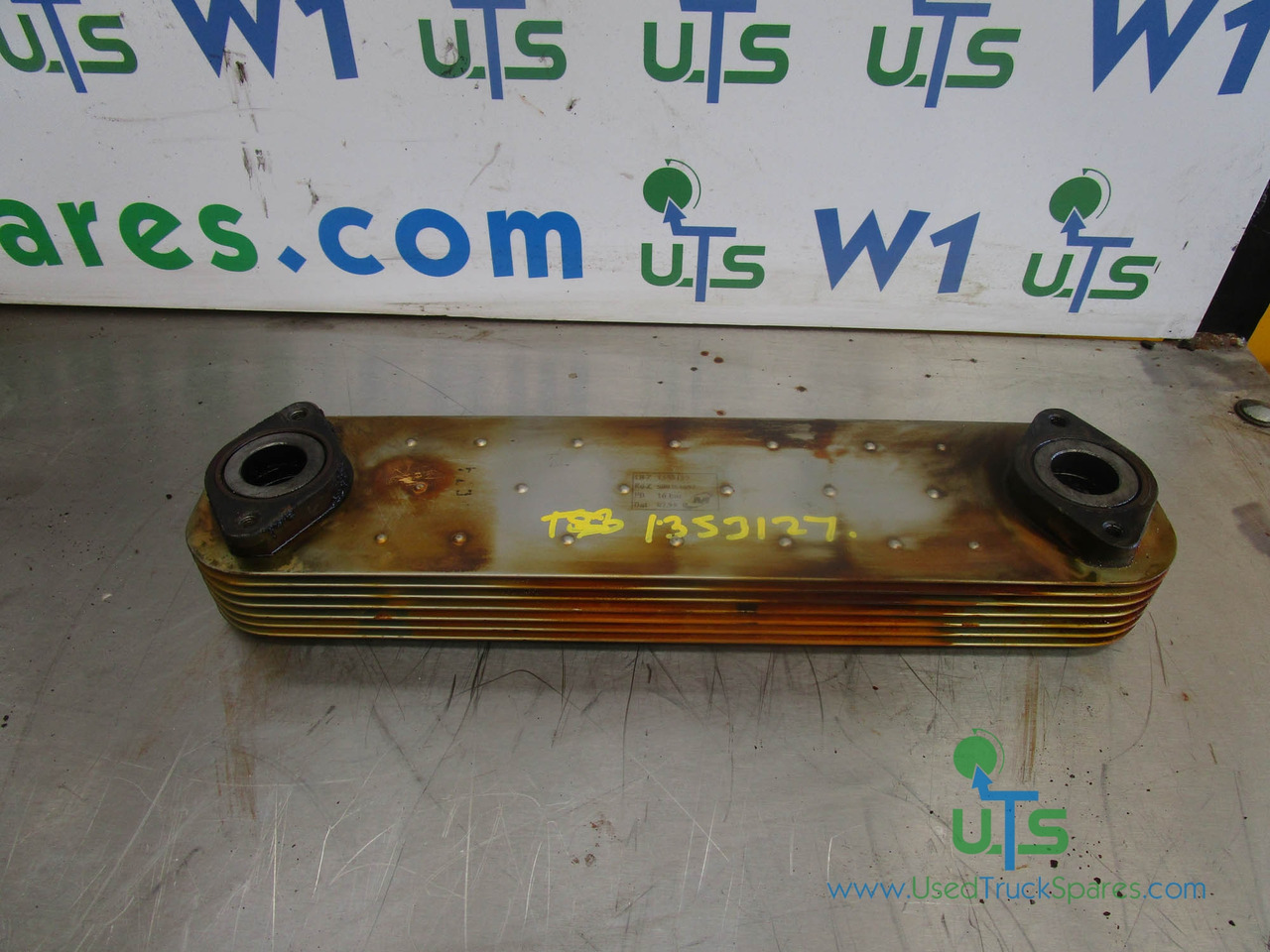 IVECO CURSOR 8 OIL COOLER P/NO 1353127 - Dzinējs un rezerves daļas - Kravas automašīna: foto 1 IVECO CURSOR 8 OIL COOLER P/NO 1353127 - Dzinējs un rezerves daļas - Kravas automašīna: foto 1