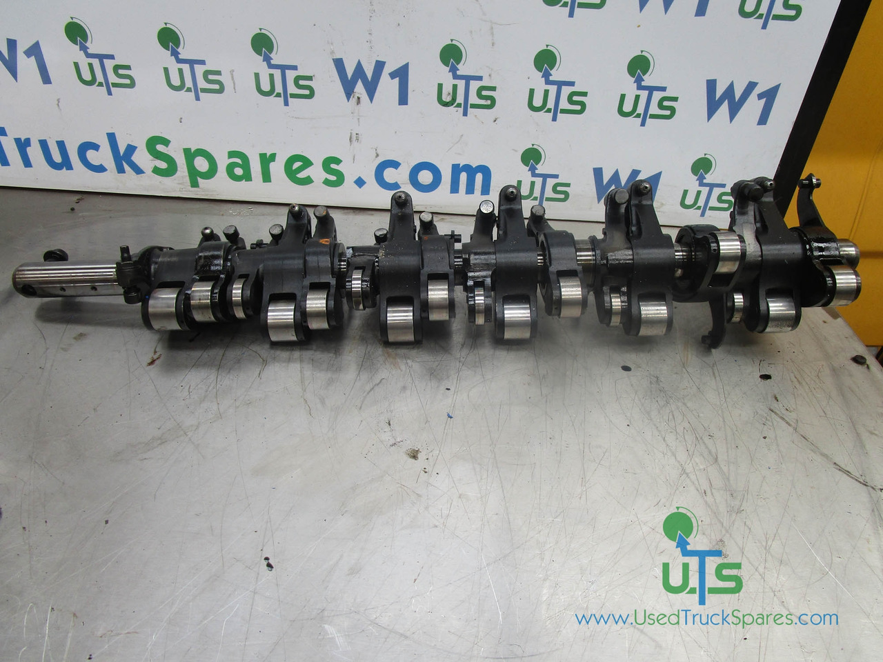 IVECO CURSOR 8 ROCKER SHAFT - Dzinējs un rezerves daļas - Kravas automašīna: foto 1 IVECO CURSOR 8 ROCKER SHAFT - Dzinējs un rezerves daļas - Kravas automašīna: foto 1